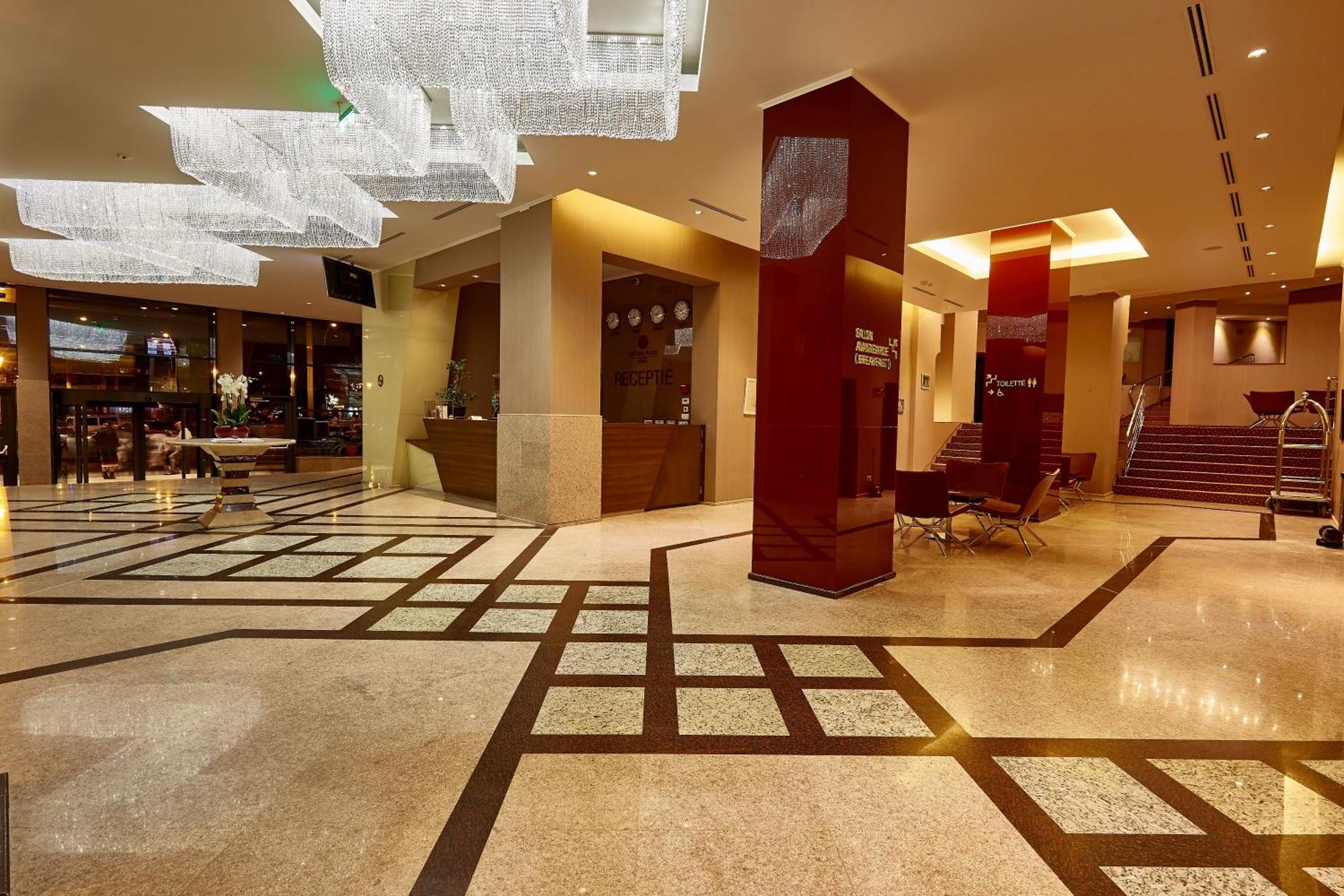 Central Plaza Hotel Piatra Neamt Exterior photo